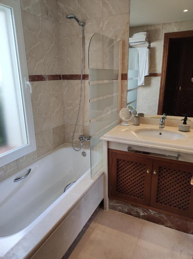 Costalita On The Beach - 3 Bedroom Cosy Apartment Estepona Kültér fotó