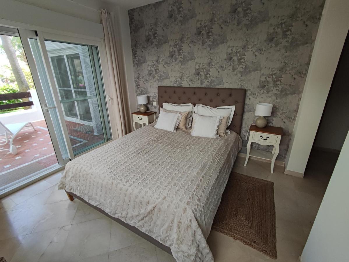 Costalita On The Beach - 3 Bedroom Cosy Apartment Estepona Kültér fotó