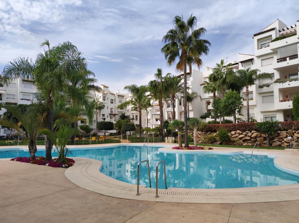 Costalita On The Beach - 3 Bedroom Cosy Apartment Estepona Kültér fotó